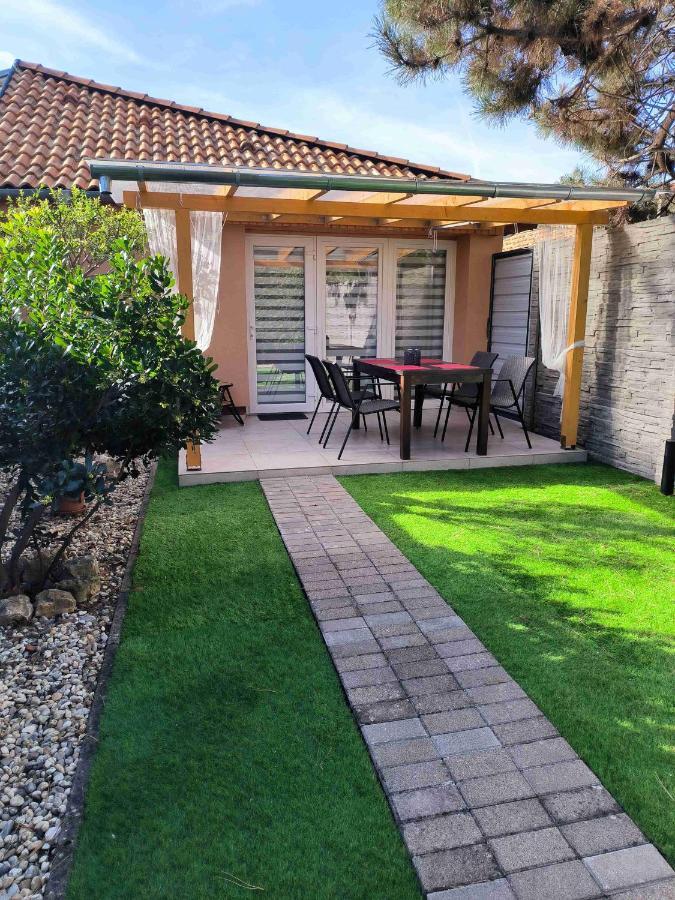 Appartamento Baky House Balatonlelle Esterno foto