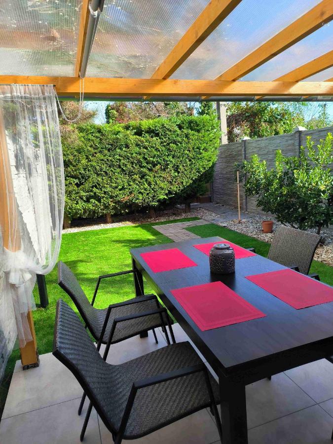 Appartamento Baky House Balatonlelle Esterno foto
