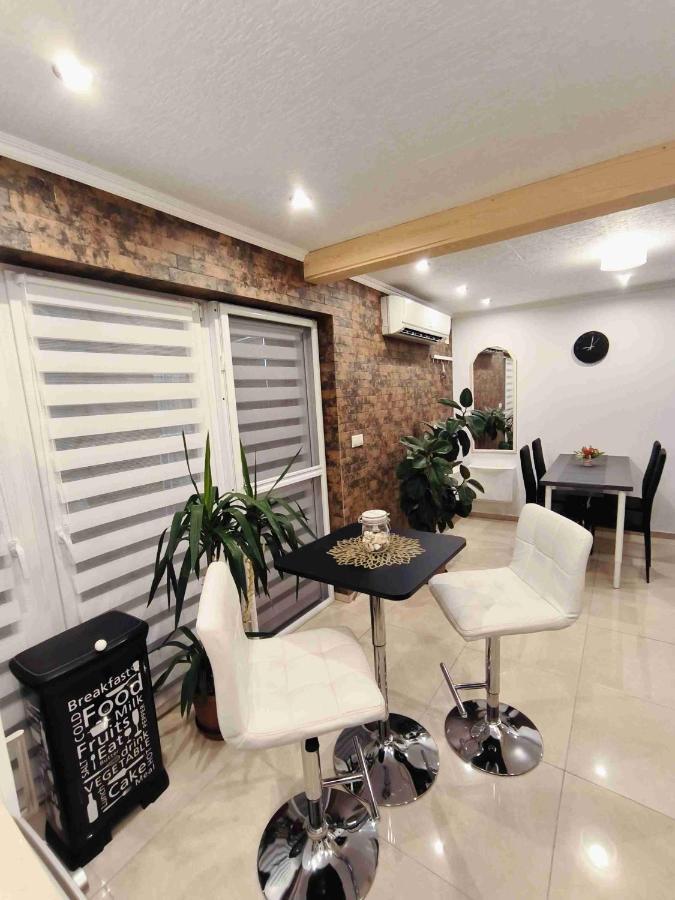 Appartamento Baky House Balatonlelle Esterno foto